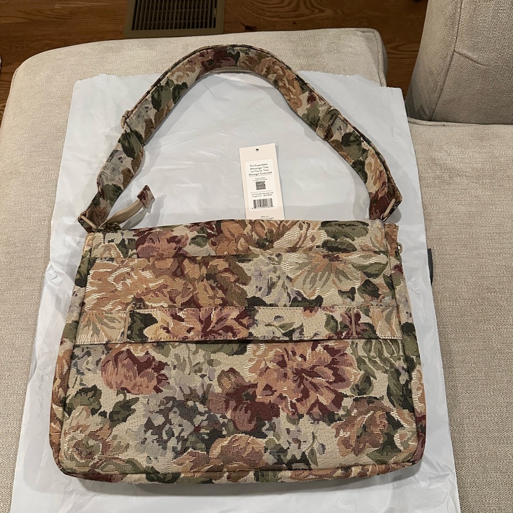 NWT Beis Expandable Messenger Tote in Vintage Floral - Picture 2 of 9